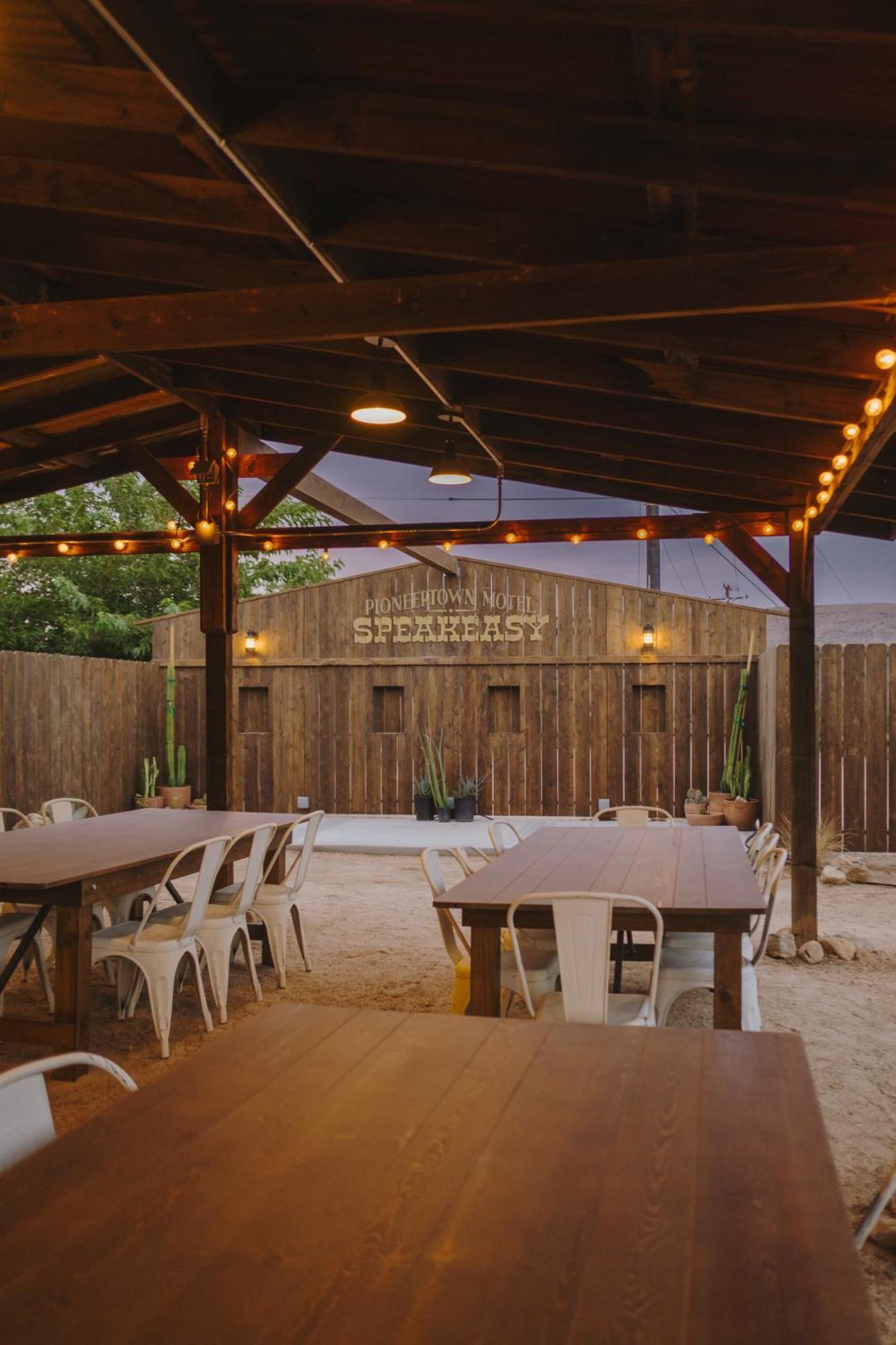 Pioneertown Motel エクステリア 写真